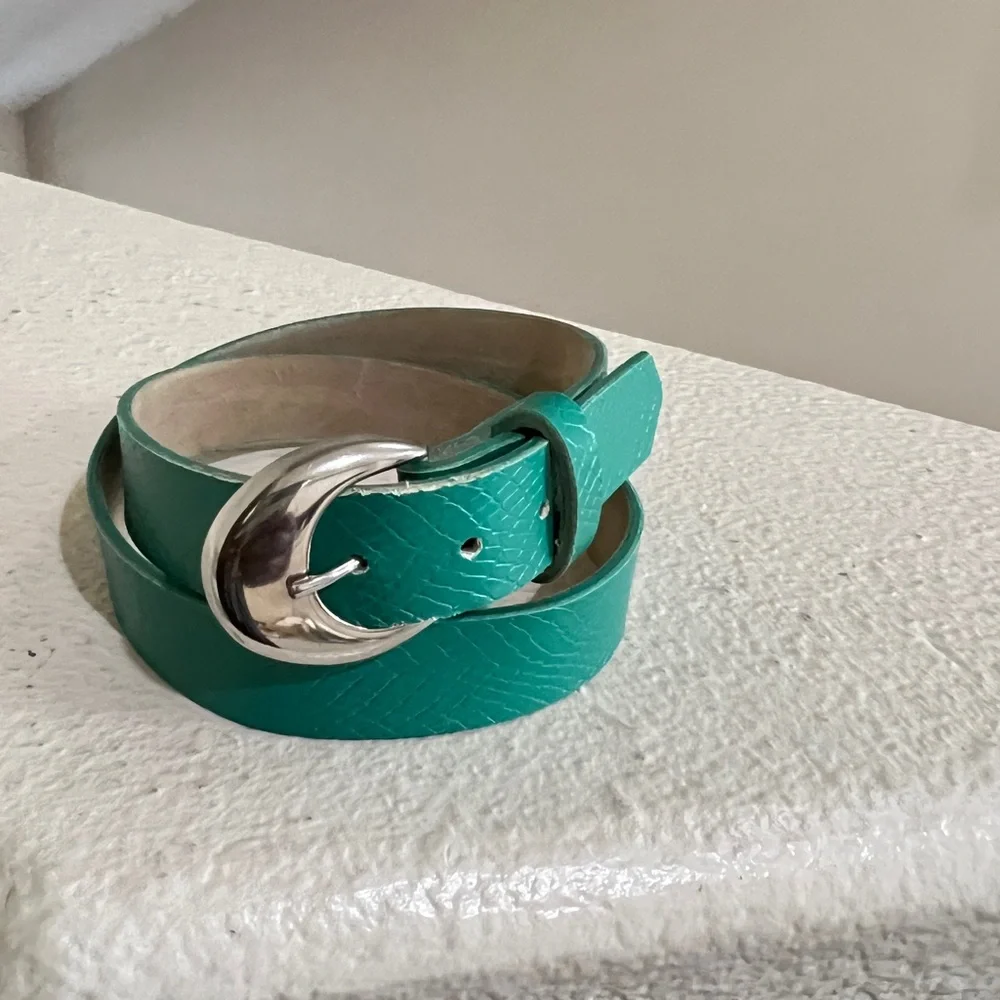 Women’s Green‎ Leather Silver buckle belt